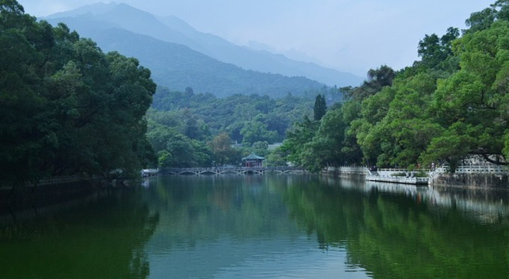 罗浮山也是个特别大的景区,上山可以坐缆车,逛不动了也可以坐景区的