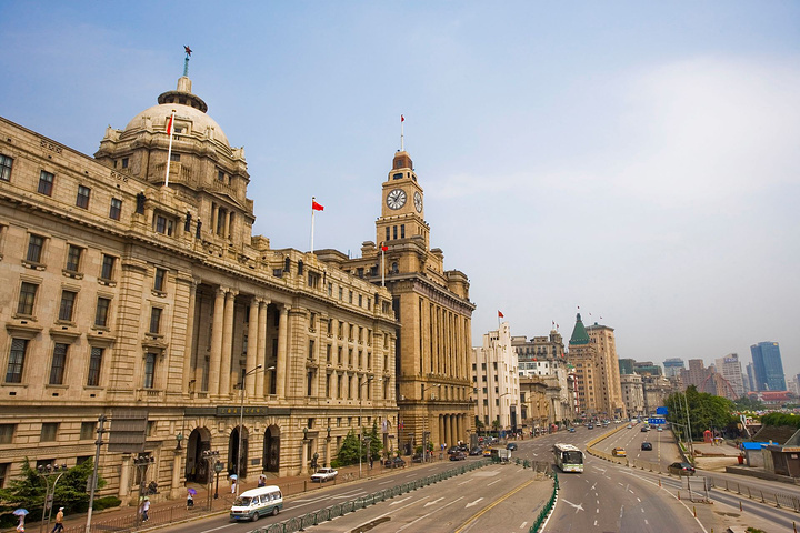 是极具上海城市象征意义的景点,数十栋风格迥异的万国建筑群和浦江
