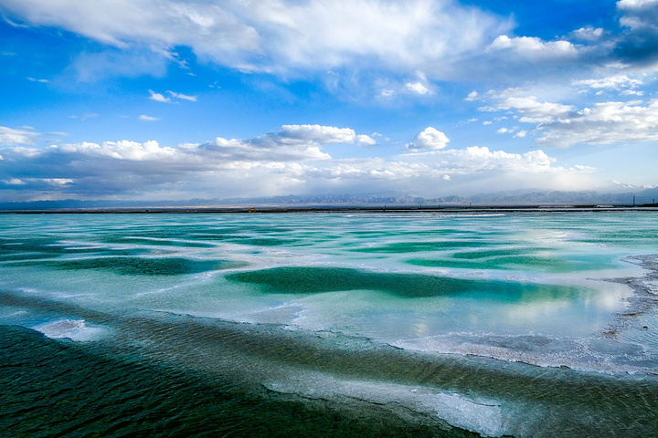 与翡翠湖水形成了一幅丝绸之路青海道水墨丹青画_茫崖翡翠湖"的评论