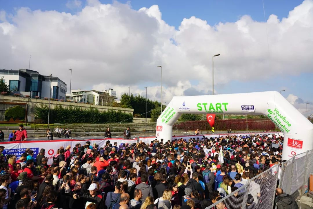 2018年的光棍节, 世界上唯一一场横跨欧亚大陆的马拉松在土耳其伊斯坦布尔开跑