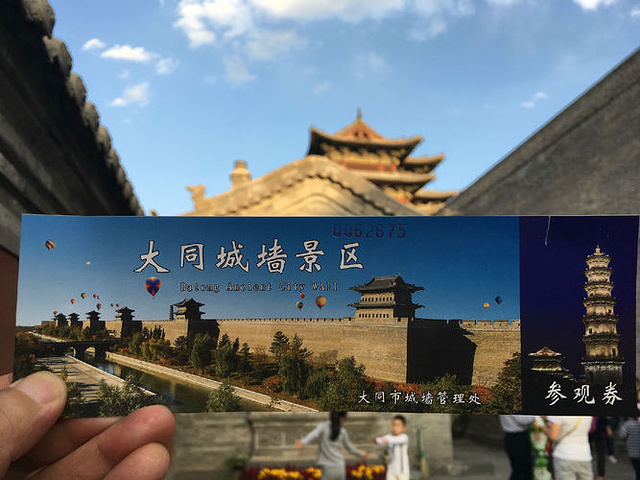 城墙四角建角楼西北角有乾楼高大瑰丽为大同八景之一门票免费位于大同