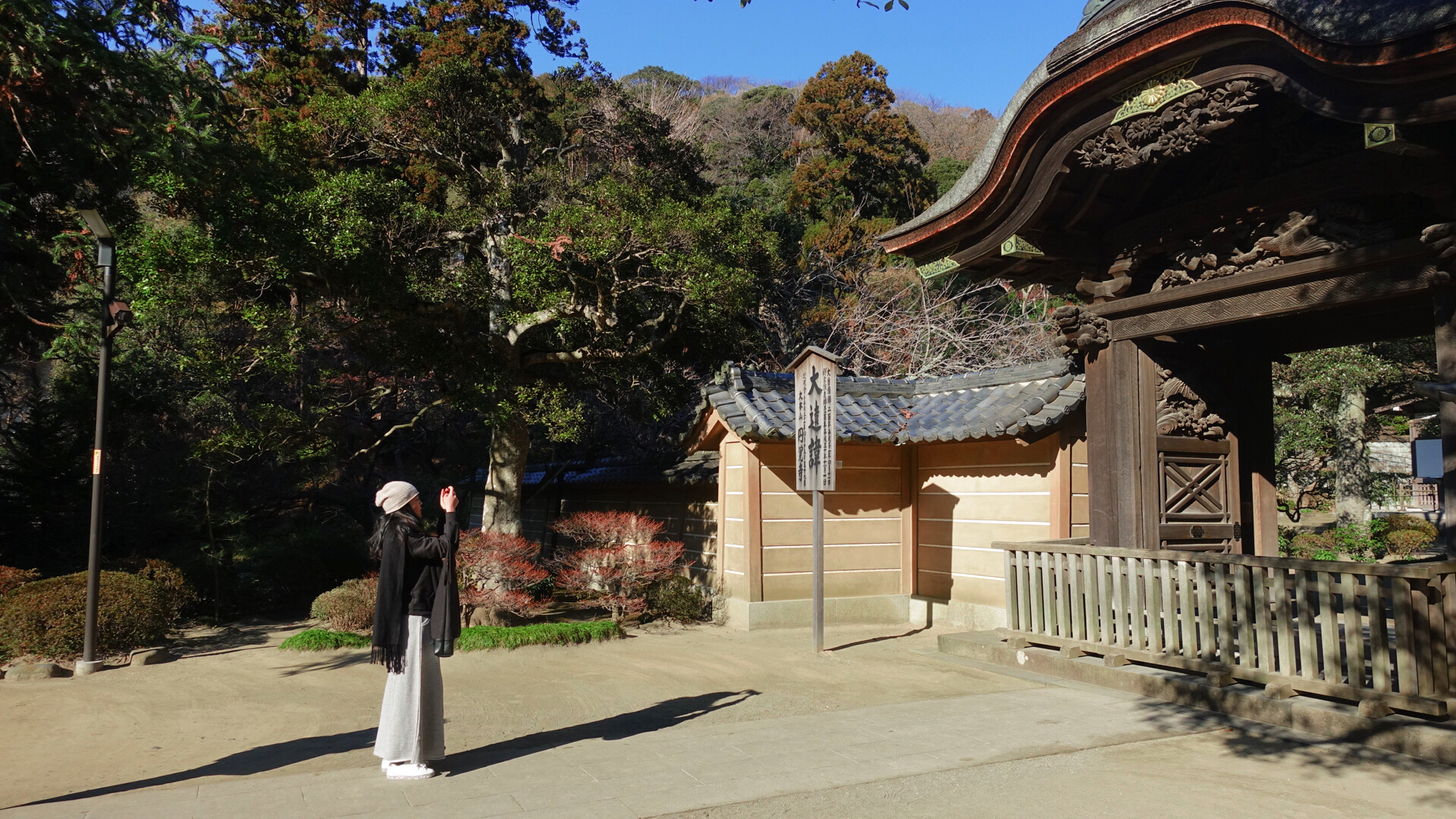 是临济宗圆觉寺的总寺院.我不提倡大家逃票,但是这条小路非常美.