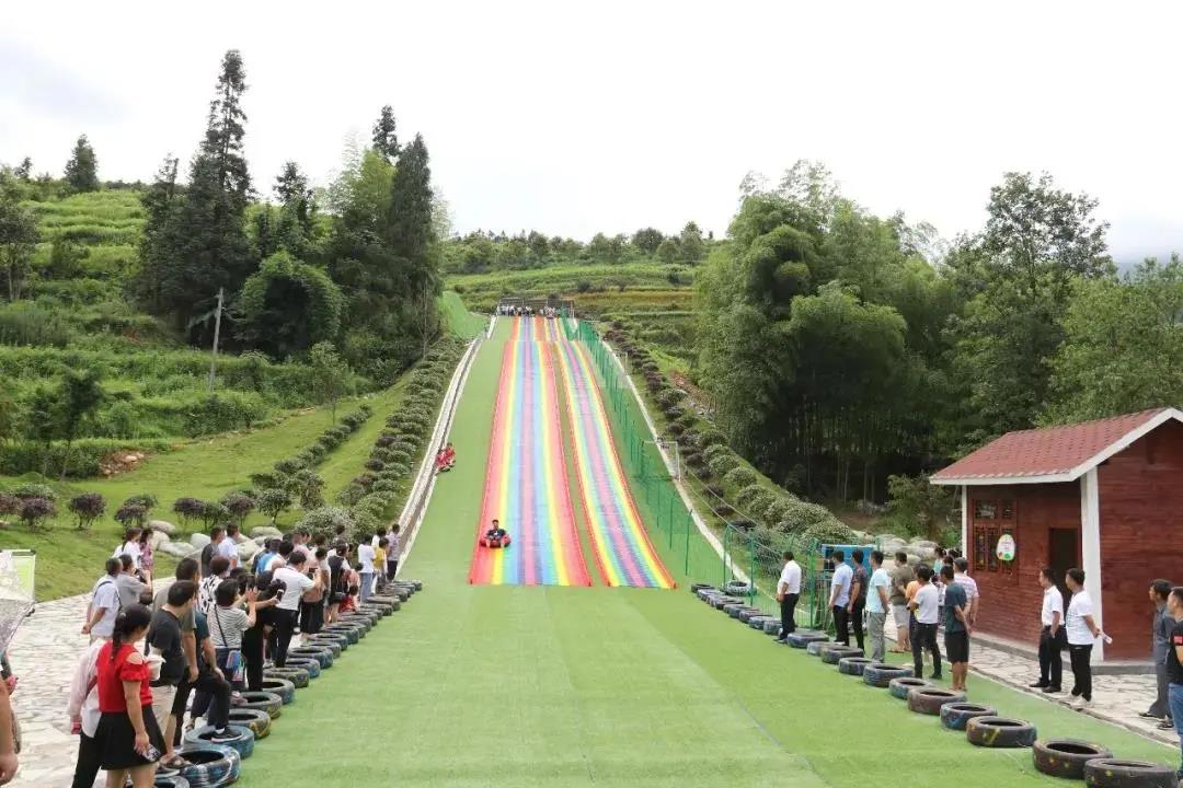 乡游黔中│与梵音为邻，山间的美好在坝梅村中呈现