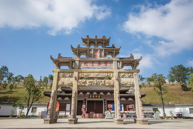 考亭书院原是南宋理学家朱熹晚年居住的讲学之地,数百年风雨之后,书院