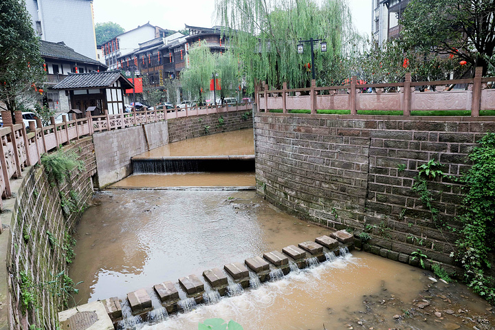 唐朝以来就发现了古镇里的安居八景和九宫十八庙,现