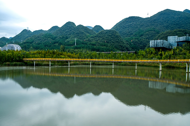 上午11:20离开六盘水城区到明湖国家湿地公园游览.