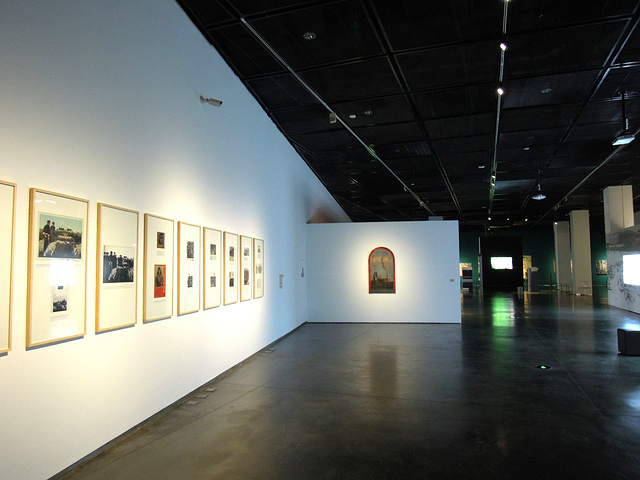 银川当代美术馆,建议从三楼开始参观,每一个展厅包含内容都不同.