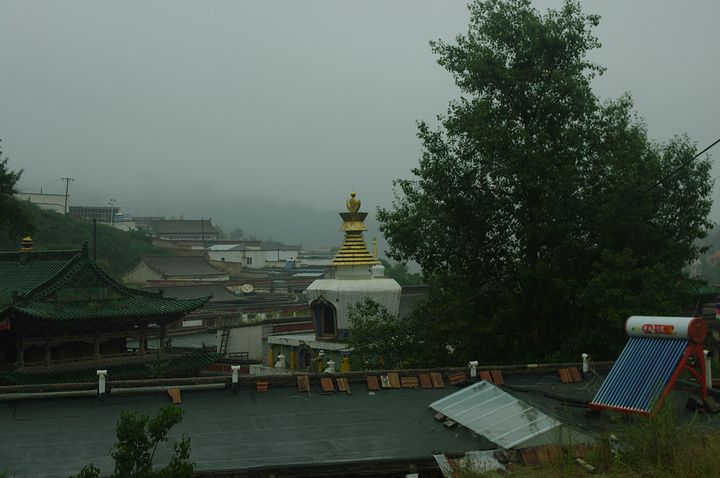 塔尔寺是青海省藏传佛教中的第一大寺院,原名塔儿寺,得名于寺中