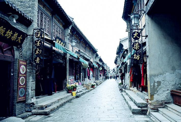 丝市街,银子市街等古街组成,现有保存完好的明清古建筑50000余平方米