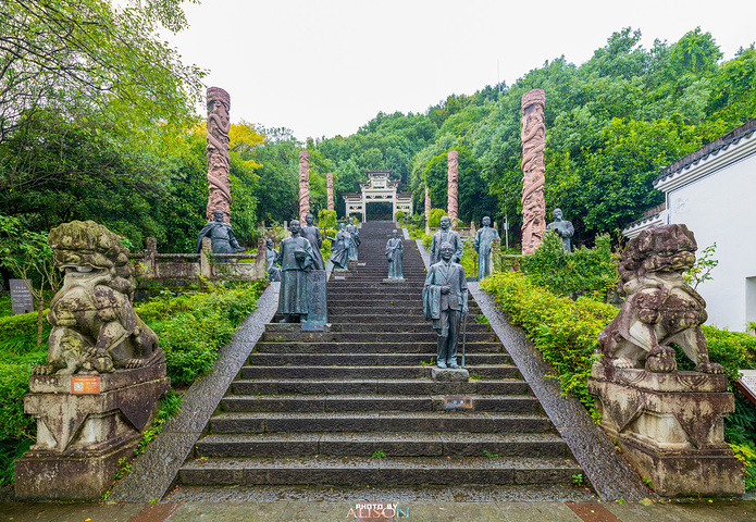 石峡书院徽港寻踪钟楼等文化经典都在这个岛上淳安文化的标志性人文