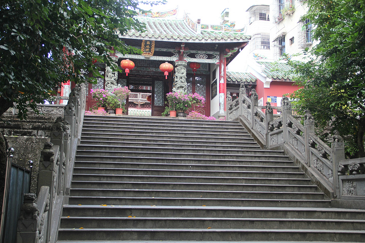 琼台福地埋藏于小巷子了的海南八景之一,废了好的的周折才找到这里,问