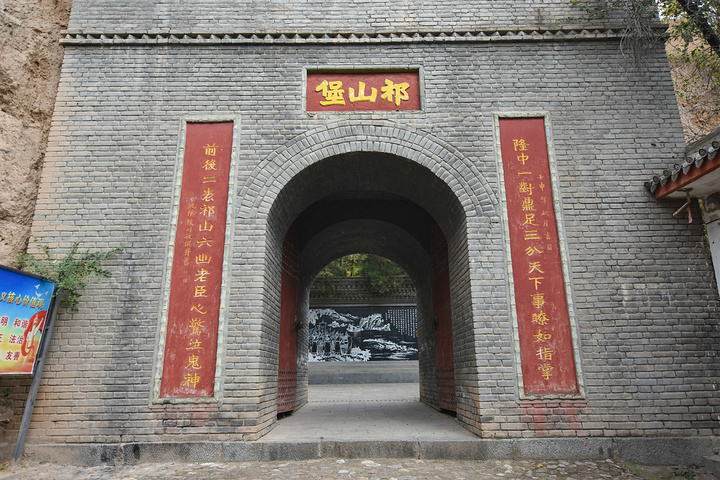 旅游提示祁山武侯祠位于据礼县县城25公里处景区有门票售价20元建议