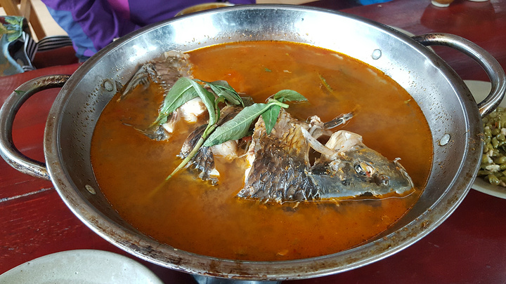 黔东南的口味偏酸苗寨特色美食有酸汤鱼酸菜腊肉等西江千户苗寨旅游