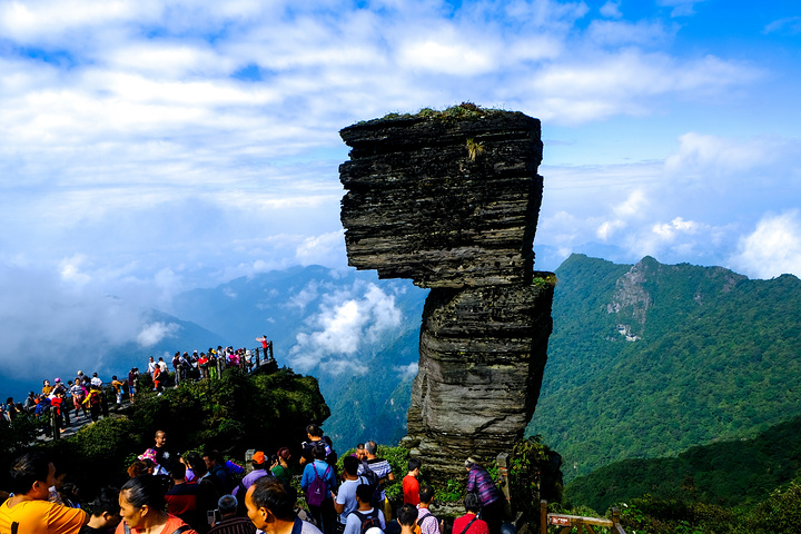 在上山的缆车上,遇见景区的工作人员介绍说,梵净山山上的天气和山下不