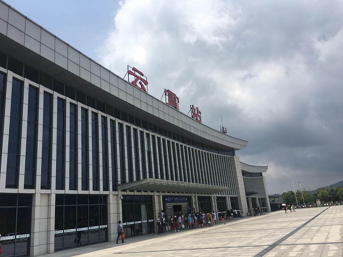 1 因为东山县目前还没有动车站,只能到就近的云霄站乘坐公交车前往