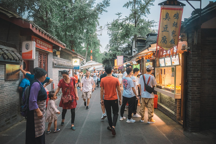 在成都武侯祠旁边还有一条文化美食街叫做锦里_锦里古街"的评论图片