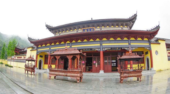不得不提一句仰山栖隐禅寺所处的位置确实是非常好的四周为群山环绕