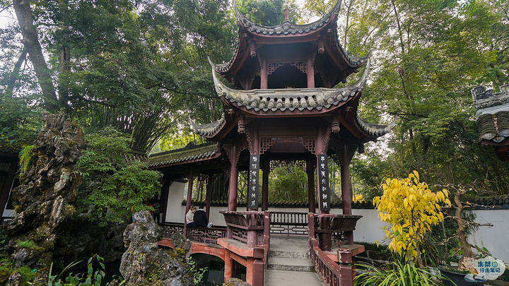 杜甫草堂不仅成为 成都 的标志性景点和著名景观,更是国内最著名的