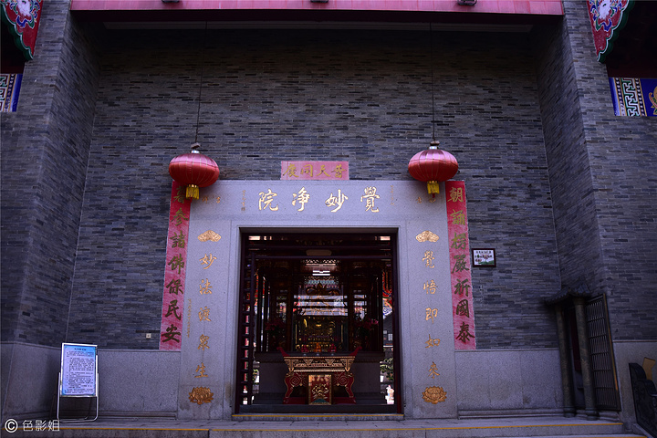 在逢简水乡,有一间觉妙净院,是一个佛教寺院,建筑很有特色,值得一看