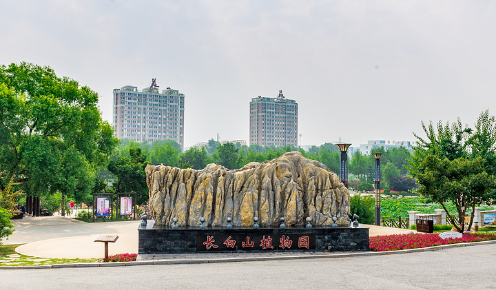 位于大柳河两岸的梅河口滨河景观带是当地的一大特色景点