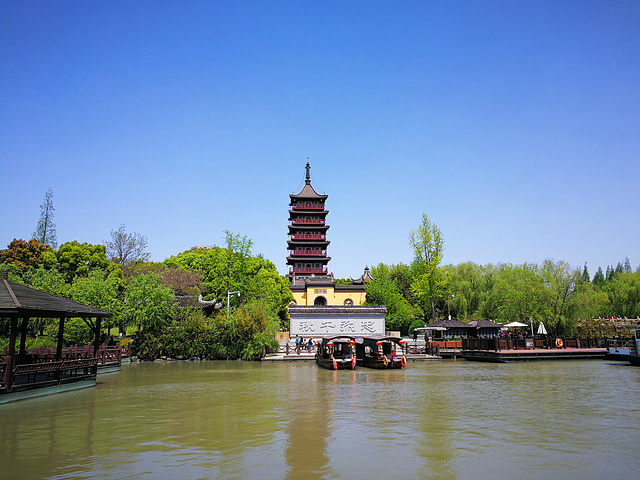 十寺多少楼台烟雨中的诗意而得楼名是嘉兴南湖湖心岛上的主要建筑现已