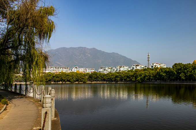 在梅城的南面,就是三江口(富春江,兰江,新安江汇合之处.