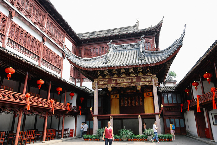 园林建筑的差别北方园林受帝王政权的影响多数气势磅礴庄重严肃而南方