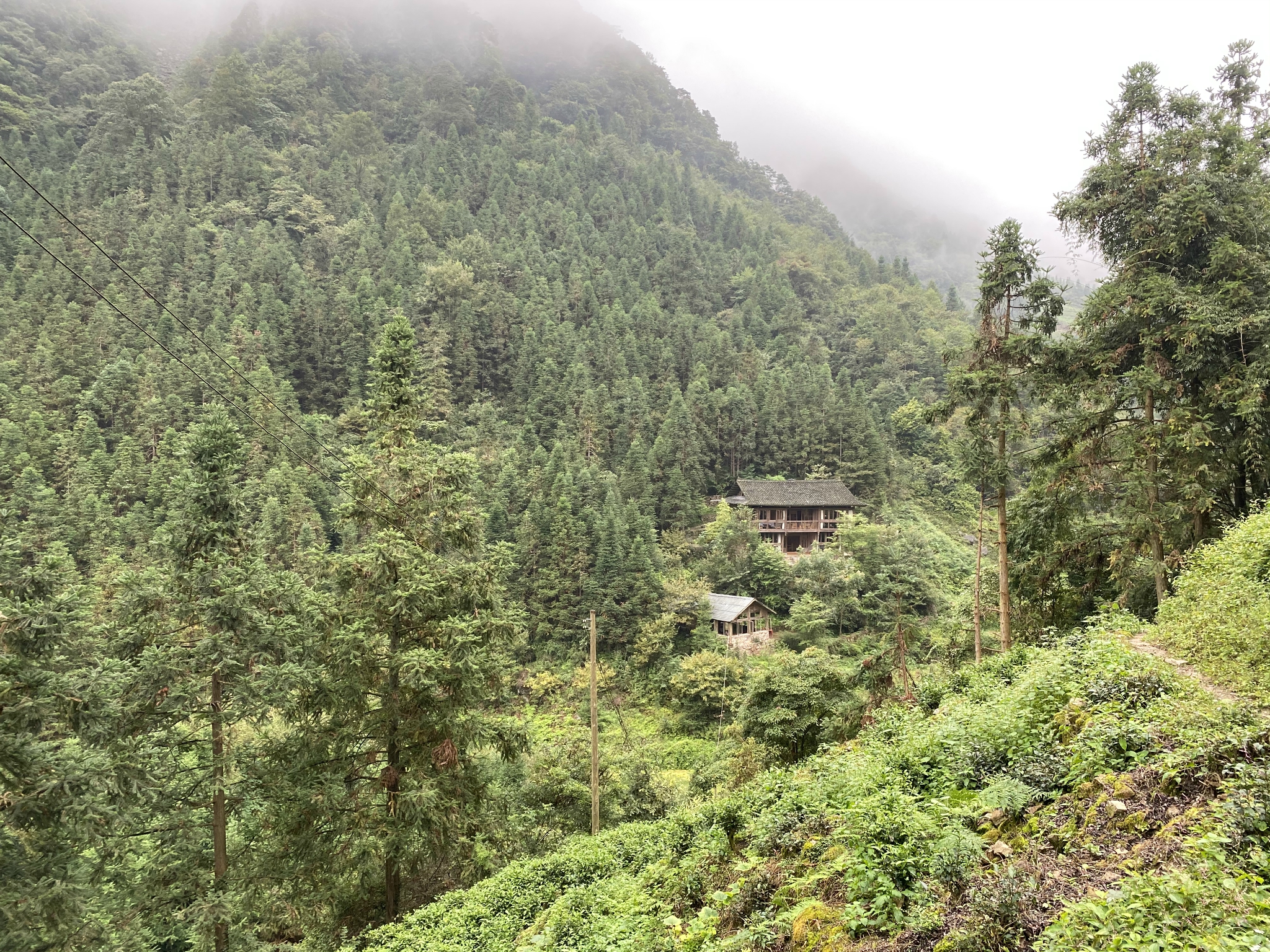 驱车九小时，到达独山碧城Hestie群山之心诗歌精品酒店(黔南），一言难尽！