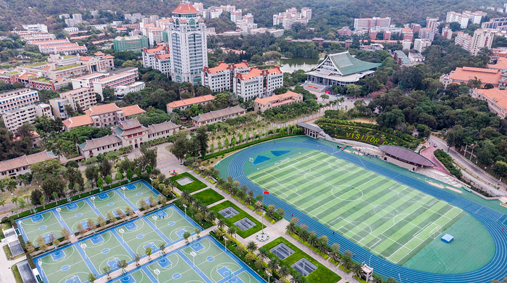 够被评为中国最美大学校园,厦门大学的风景当然是极好,这个依山傍海的