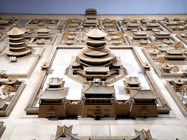 是中国古代历史上最高建筑,位于明堂遗址西北侧,现在的建筑是为保护
