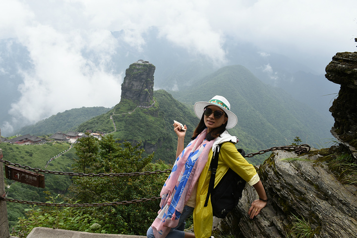 天气不好,雾蒙蒙的.再见了,梵净山_梵净山的评论图片