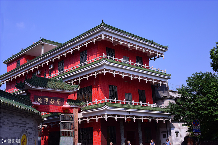 在逢简水乡,有一间觉妙净院,是一个佛教寺院,建筑很有特色,值得一看