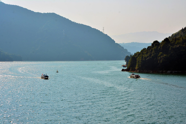 东江湖是湖南省唯一一个同时拥有国家aaaaa级旅游区,国家级风景名胜区
