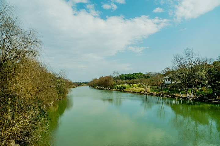 "西溪湿地中的景点非常多,有"三堤十景"之说_西溪国家湿地公园"的评论