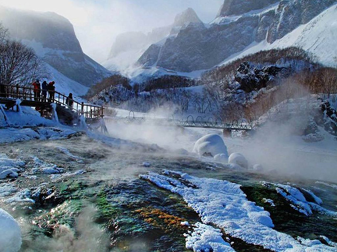 长白山火山温泉图片