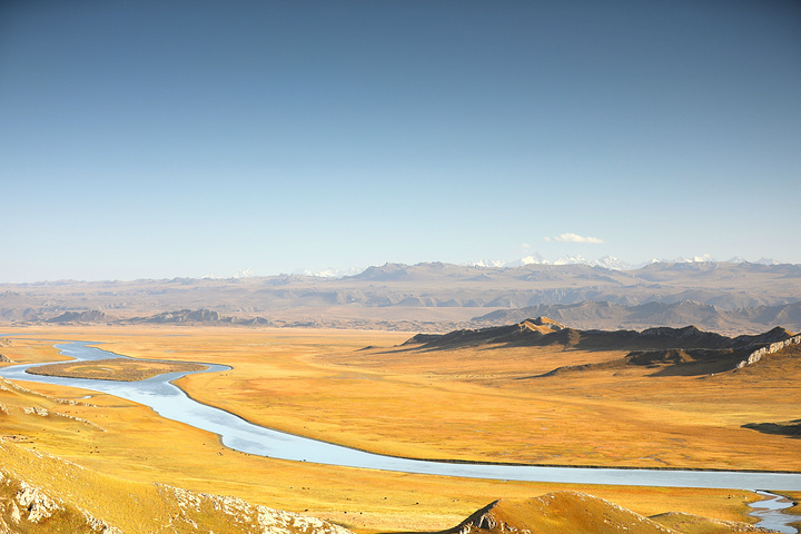 那拉提草原是世界四大草原之一,是新疆十大风景区之一,旅游风景名胜区