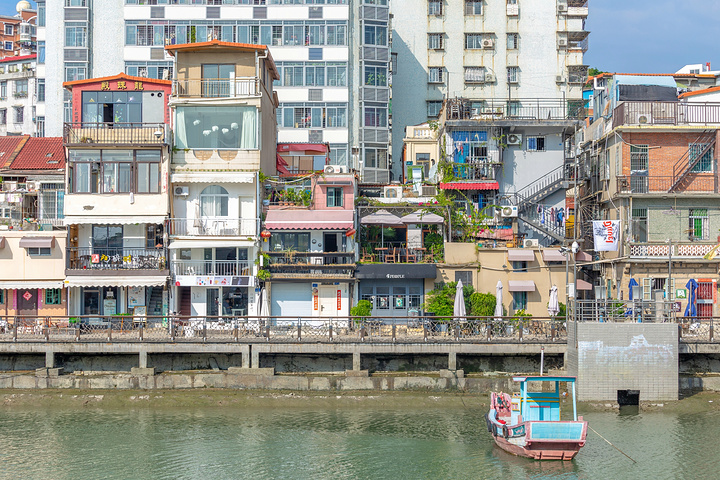 如今的沙坡尾主要分为艺术西区,大学路和避风港三大部分