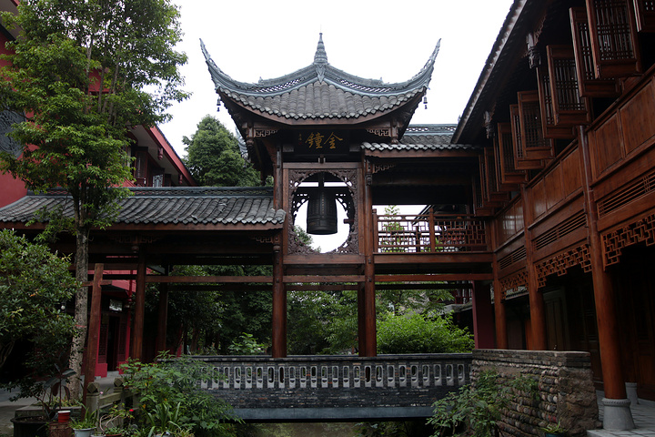 有个很大规模的寺院璧山寺新场古镇是四川现存规模最大保存最为完好的