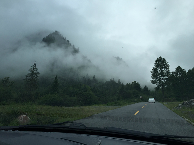 摆渡车上看风景.一路顺畅,七点多到成都