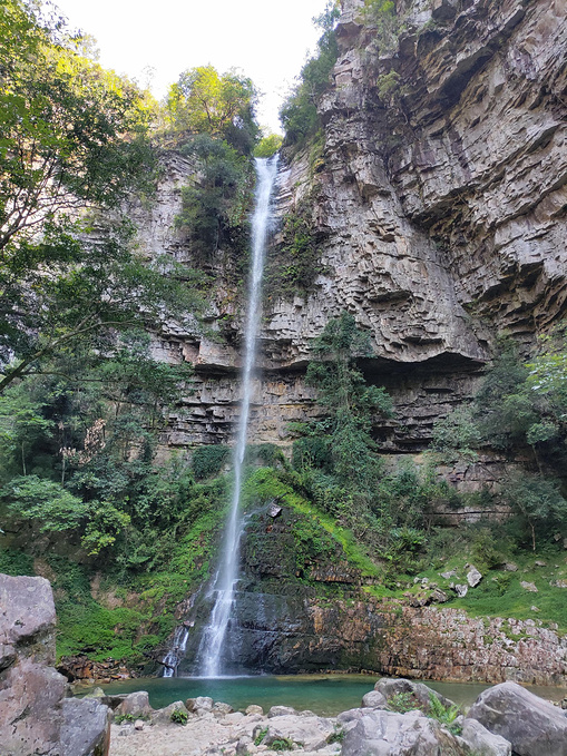 独山夹缝岩自然风景区图片