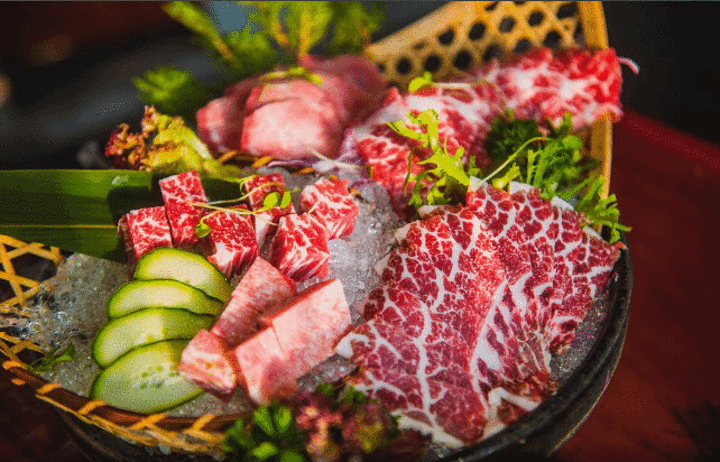 山药,芹菜,红枣,枸杞等食材,光汤底用料就非常花心思_袍公馆港式火锅