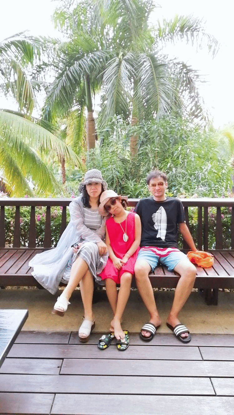 攻略,带上家人和朋友一个星期的三亚旅程  妮子泳池边发现一朵小花