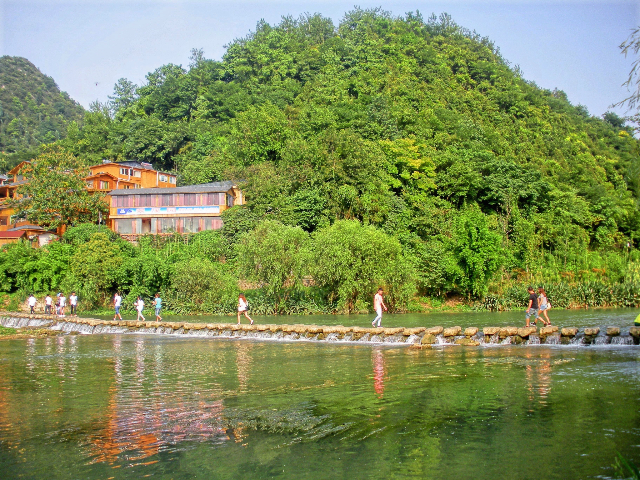 花溪推荐游览景点:花溪公园,十里河滩城市湿地公园,天河潭,青岩古镇等