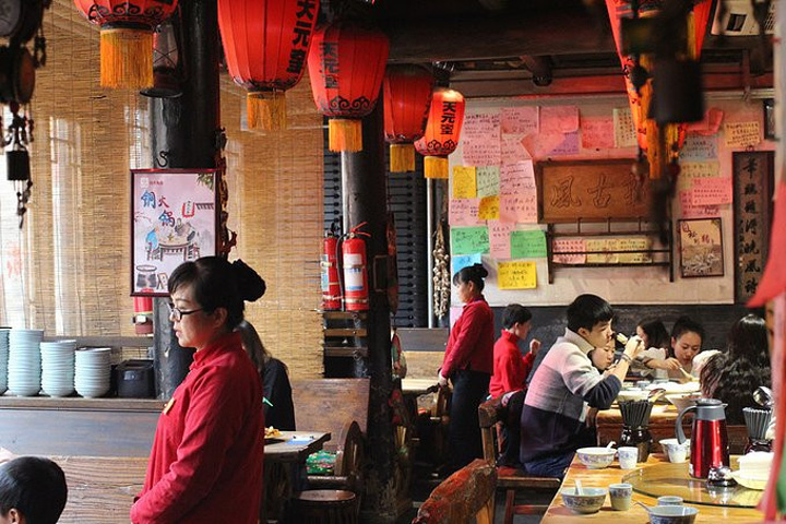 生意非常火爆,真不愧为网红餐厅,店内装修的风格深得我心,就像是坐在