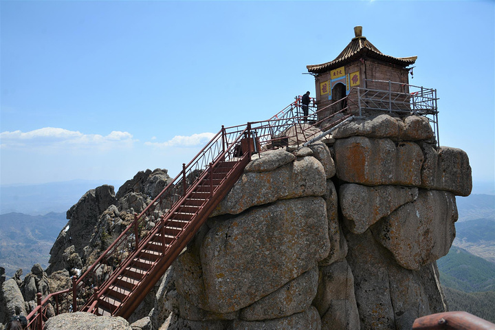 芦芽山风景名胜区素称五百里奇秀芦芽山是汾河桑干河等五条河流的源头