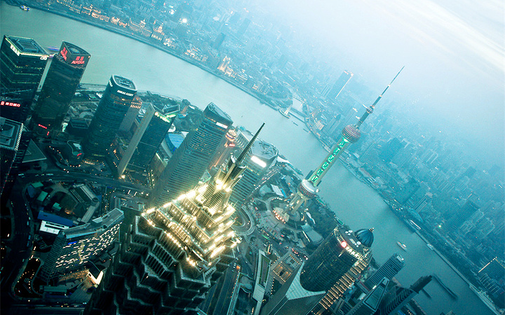 想俯瞰整个黄浦江夜景就必须去上海环球金融中心,其实也可以去