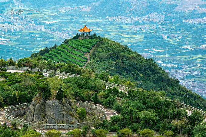 登羊岩山不只可寻源,还能远眺临海古城,叹风景优美如画