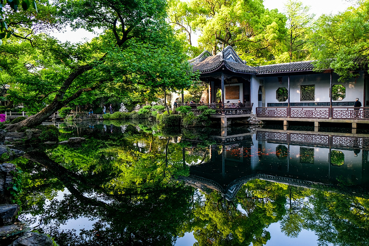 寄畅园是中国江南著名的古典园林,1988年1月13日国务院公布为全国重点