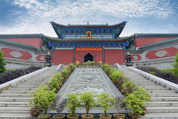 除了宗教地位外,福泉山的文化地位也非常之高,而整个福泉山也是山清