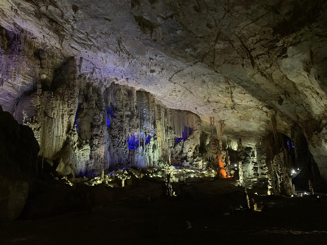 个人觉得织金洞是目前国内开放的可供游客游览的最好看的洞穴类风景区
